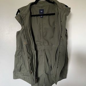 Gap cargo hooded vest